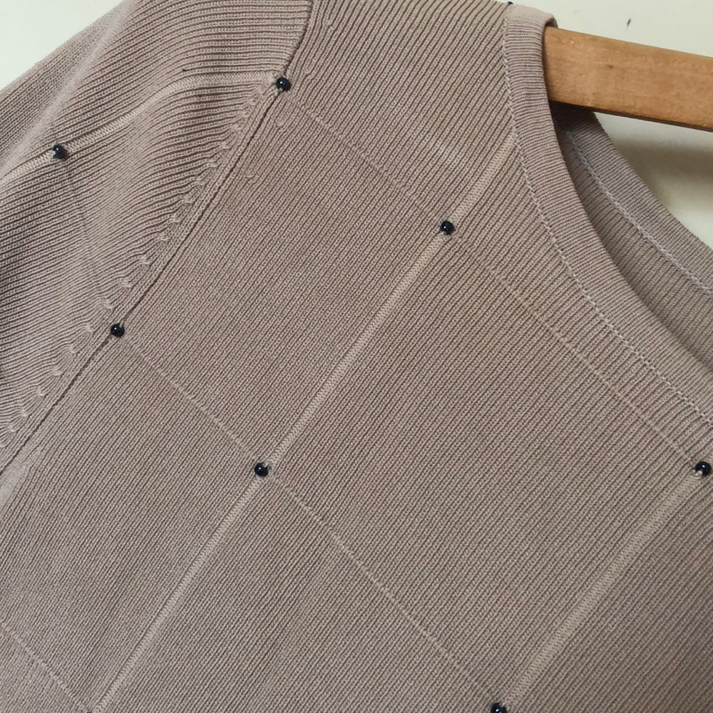 Neutral sweater - Picture 3 of 3